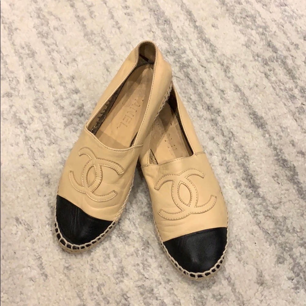 Chanel Beige/Black Lambskin Espadrilles Fl…